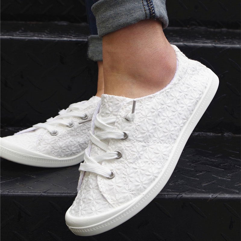 Women's Flower Embossed Flat Sneakers