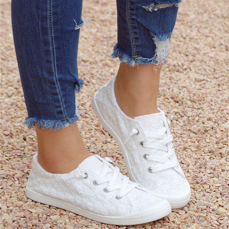 Women's Flower Embossed Flat Sneakers