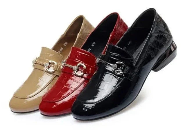 High gloss British style leather shoes