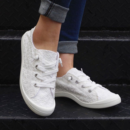 Women's Flower Embossed Flat Sneakers