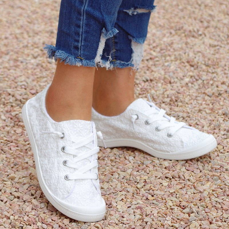 Women's Flower Embossed Flat Sneakers