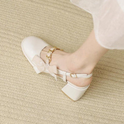 Simple and airy sandals