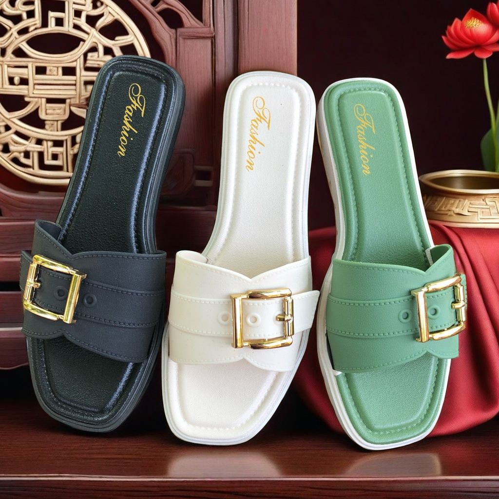 Square sandals for women