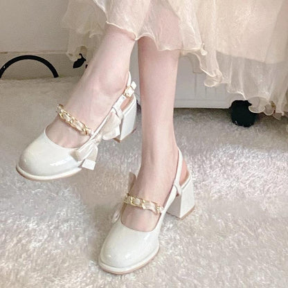 Simple and airy sandals