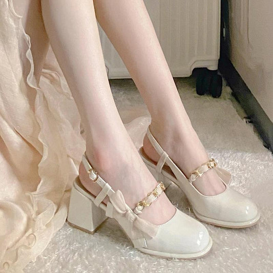 Simple and airy sandals