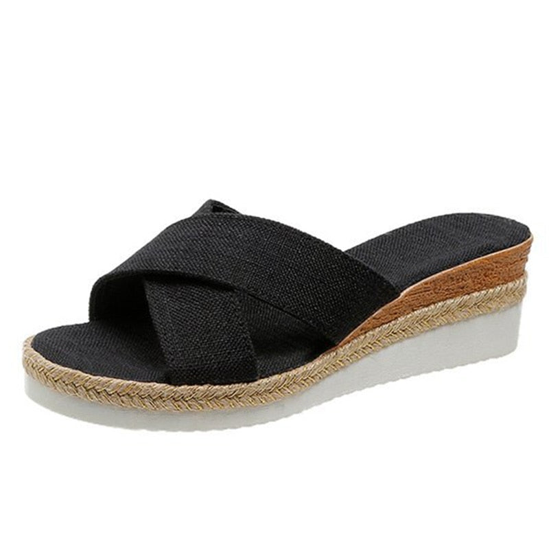 Low wedge fashionable sandals