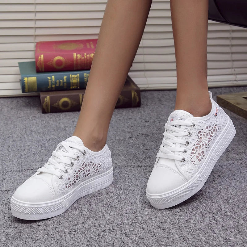 Ladies' Comfortable White Daisy Sneakers