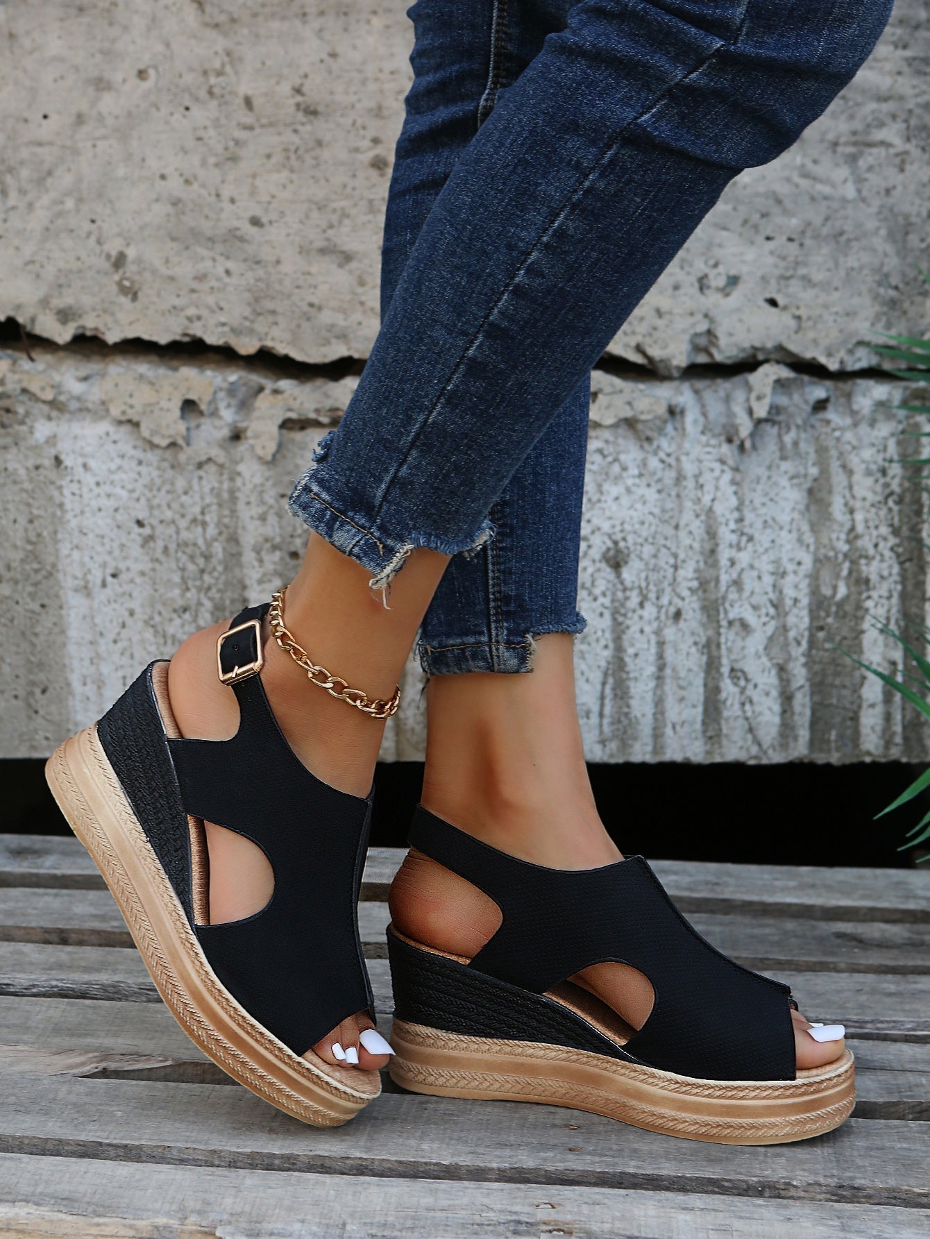 Casual sandals with wedge heel