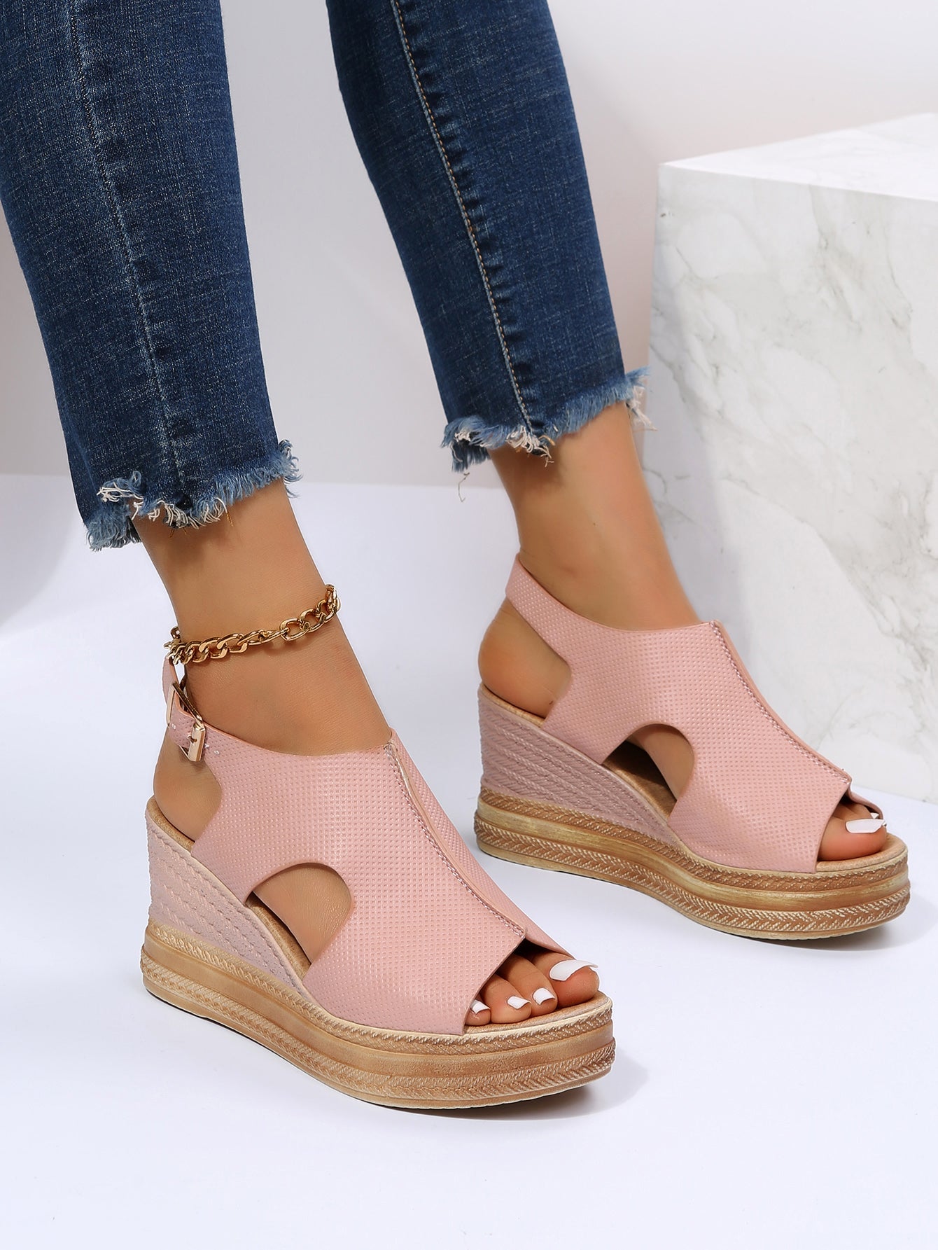 Casual sandals with wedge heel