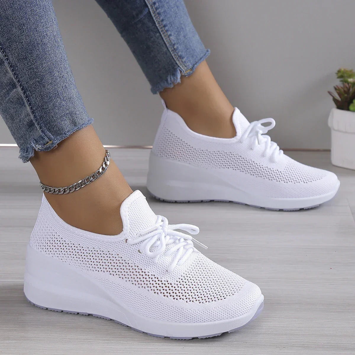 Trendy and lightweight Sneakers