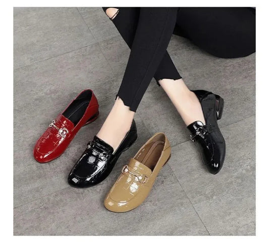 High gloss British style leather shoes