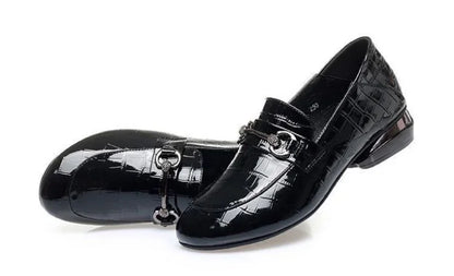 High gloss British style leather shoes