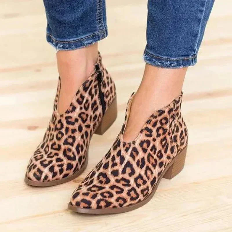 Ankle boots with medium-height heels