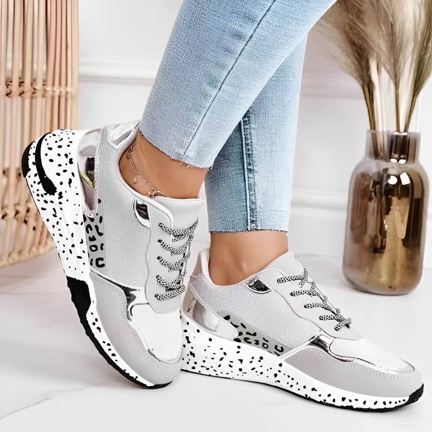 Relaxed and lightweight Sneakers