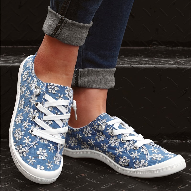 Women's Flower Embossed Flat Sneakers